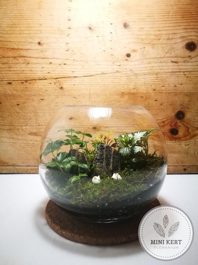 üveggömb florárium nyuszikkal