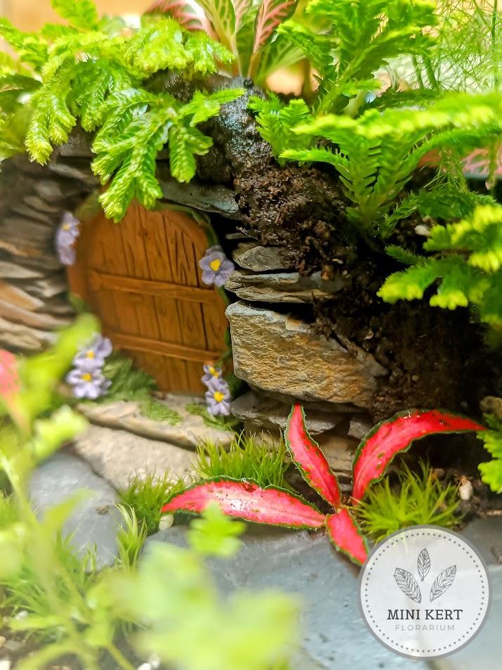 Üveggömb florárium 25 cm-es Hobbit ház